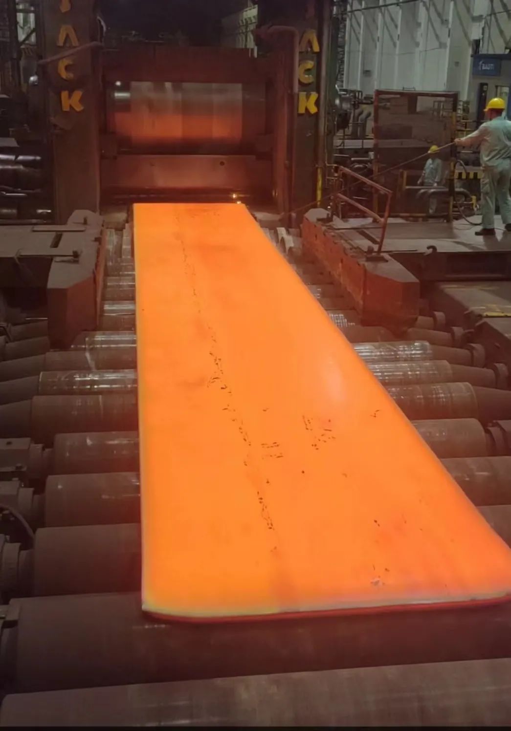 国内单重最大长度最长的高强高韧钛合金板材在宝钛研制成功